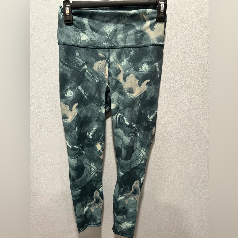 NWOT Fabletics Legging - Picture 2 of 4